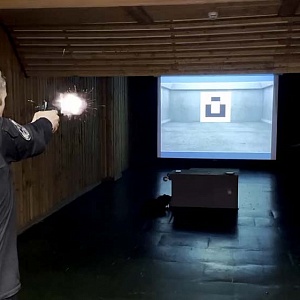 Стрельба холостым патроном в лазерном тире Рубин (Видео)